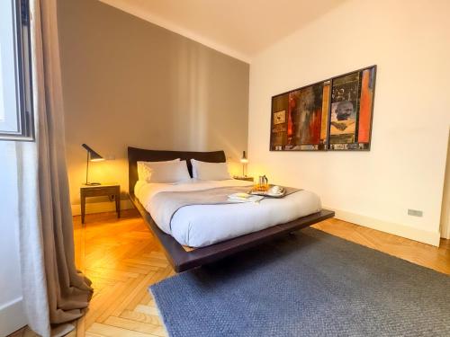 Brera Elegant Apartment Steps from Duomo, Montenapoleone, Design & Fashion Week