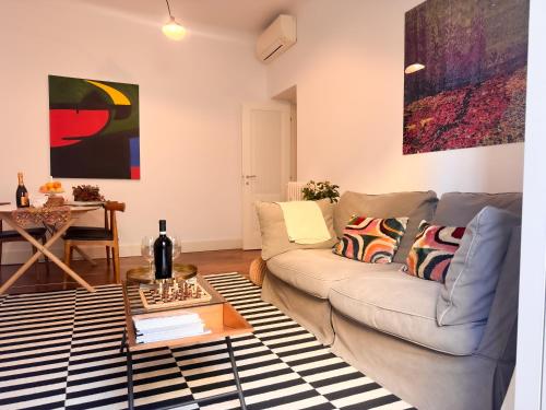 Brera Elegant Apartment Steps from Duomo, Montenapoleone, Design & Fashion Week