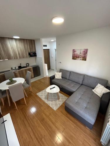 Χώρος καθιστικού στο Delete 4