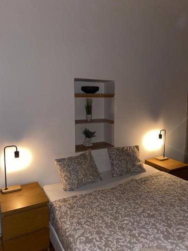 Stylish studio apartment by Namesti Miru