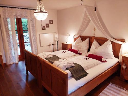 Ένα ή περισσότερα κρεβάτια σε δωμάτιο στο Ferienhaus Moarhofstöckl Weiz