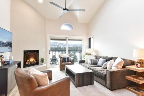 Et opholdsområde på Lake Forest Alpine View: Lake Mountain Views