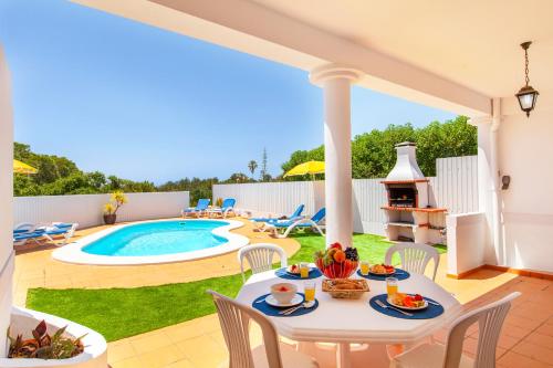 Villa Sunset - com piscina aquecível e jardim em Carvoeiro