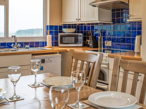 Nhà bếp/bếp nhỏ tại Langside - Uk47885