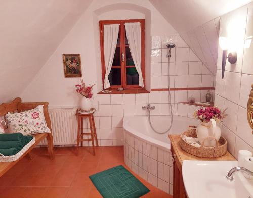 Ένα μπάνιο στο Ferienhaus Moarhofstöckl Weiz