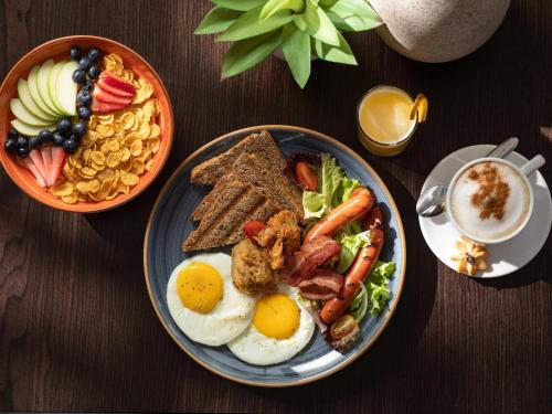 Comida en o cerca de este hotel