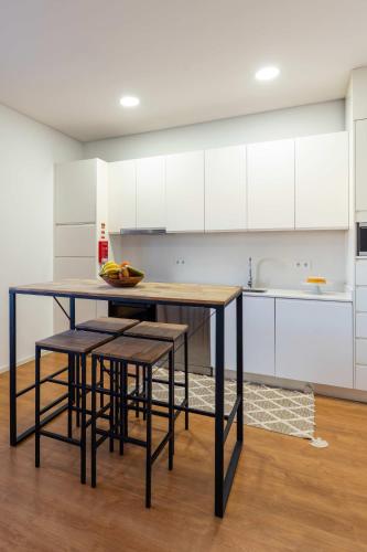 Colorful & Cozy Apartment by HostWise