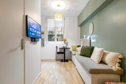 Design and Quiet studio on wooded courtyard !
