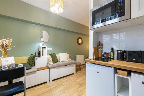 Design and Quiet studio on wooded courtyard !