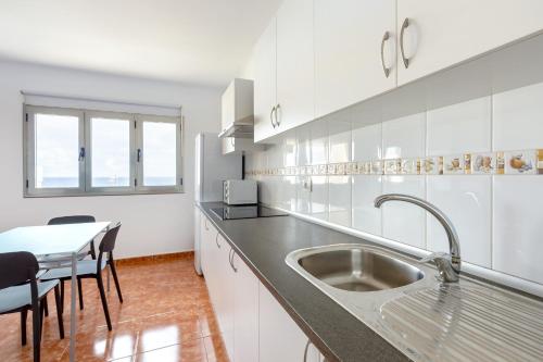 Kuchyň nebo kuchyňský kout v ubytování Brisa Marina amplio y luminoso con vistas al mar