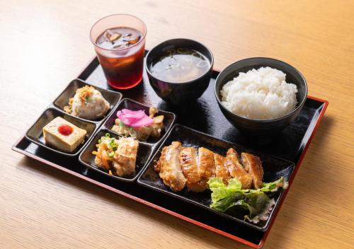 Jídlo v hotelu nebo okolí