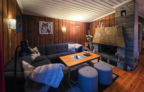 Et opholdsområde på Beautiful Home In Svarstad With Wifi