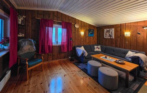 Et opholdsområde på Beautiful Home In Svarstad With Wifi