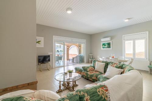 Apart-Rent Villa Pani 0141 con piscina y amarre