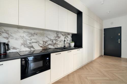 Foto Spacious Two Bedroom Apartment with Underground Parking by Noclegi Renters 4