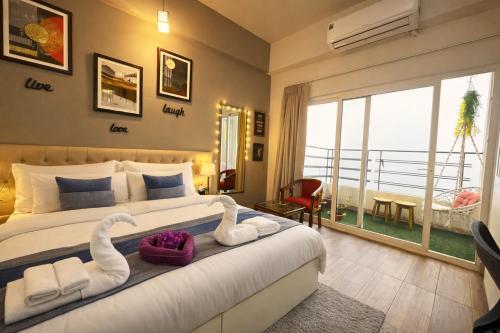 Giường trong phòng chung tại Sunset View Paradise By Buddies Home