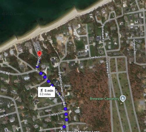 eine Karte des ungefähren Absturzortes in der Unterkunft Steps to Bayside Beach Central AC Large Backyard in Brewster