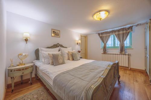 Giường trong phòng chung tại POEM RURAL de Piatra Neamt