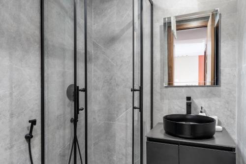 a bathroom with a sink and a mirror at Bright Modern Studio, Gauthier in Casablanca