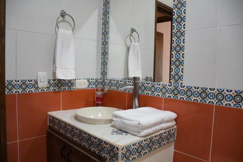 a bathroom with a sink and a mirror at Loft Privado- Gran Vista- A 30 mins de Termales in Santa Rosa de Cabal
