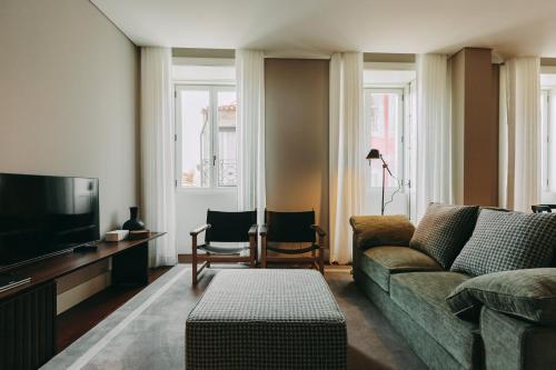 a living room with a couch and a tv at Gran Cruz Apartments in Vila Nova de Gaia