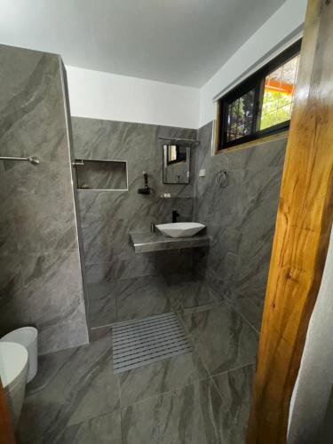 Et badeværelse på Rhenmart-Inn