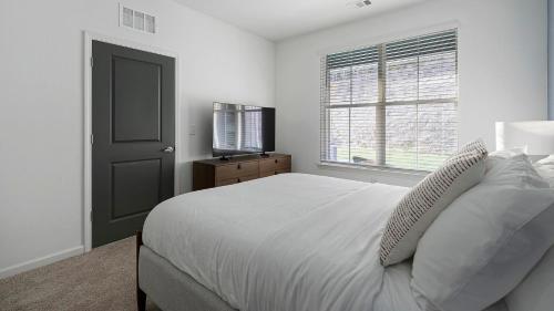 Ένα ή περισσότερα κρεβάτια σε δωμάτιο στο Landing Apartments - Bessemer