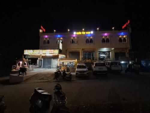 Tòa nhà nơi khách sạn tọa lạc