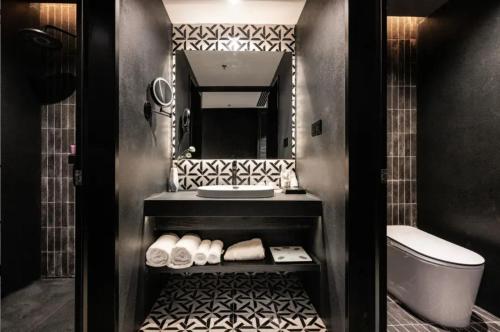 Koupelna v ubytování 烟台朝阳文保艺术酒店