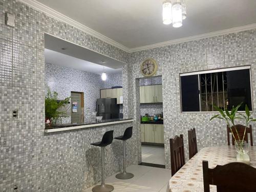 Nhà bếp/bếp nhỏ tại Casa com 3 suites para alugar, casa completo ou suite