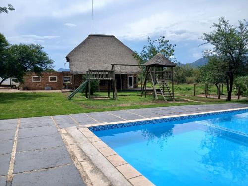 Bazén v ubytování Bossi Lodge nebo v jeho okolí