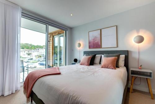 En eller flere senge i et værelse på 2 Bed in Fowey oc-p00677