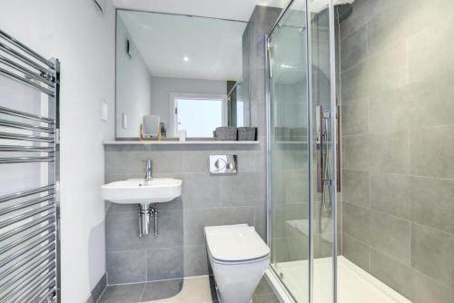 Et badeværelse på 2 Bed in Fowey oc-p00677