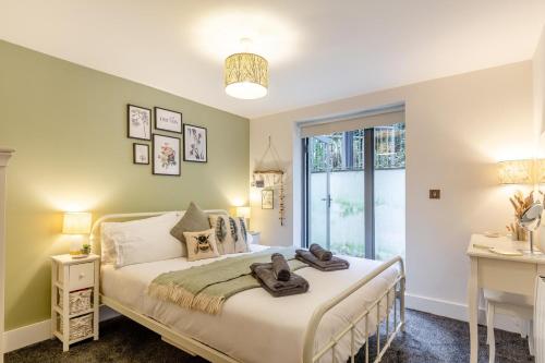 En eller flere senge i et værelse på 2 Bed in Fowey oc-p00715