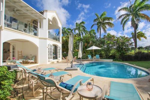 Hồ bơi trong/gần Royal Villa 2 villa