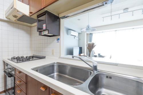Spacious 1120feet , 3-Bedroom Apartment near Ikebukuro, 2 Minutes to Train