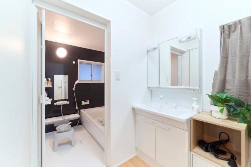 Koupelna v ubytování 2025年12月オープンセール 大阪駅まで一駅 フルリノベーション 長期割引有り 最大8人