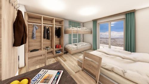 una camera da letto con un letto e una finestra di Hostel Maria Alm a Maria Alm am Steinernen Meer