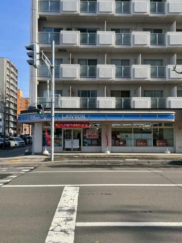 西18丁目駅徒歩3分 大通公園とすすきの徒歩圏 観光に便利な静かなワンルーム 最大3名 大通りハイチ801
