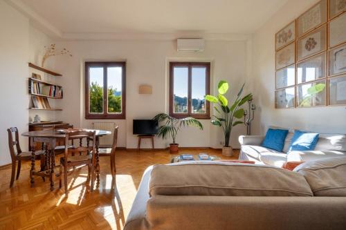 Bright and Spacious Arno View Apartment