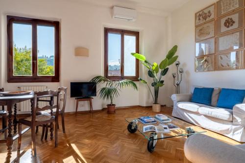 Bright and Spacious Arno View Apartment