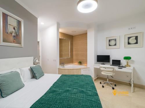 Living Las Canteras Homes - Beachside Spa Parking