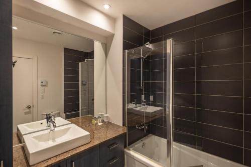 Et badeværelse på Les Immeubles Charlevoix - Le 1174