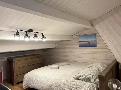 En eller flere senge i et værelse på ღ Ecuméa - T4 avec piscine & wifi, proche plage