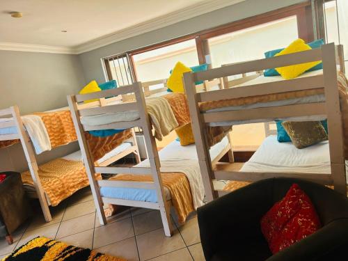 Letto o letti in una camera di Alena's Cozy bunk beds