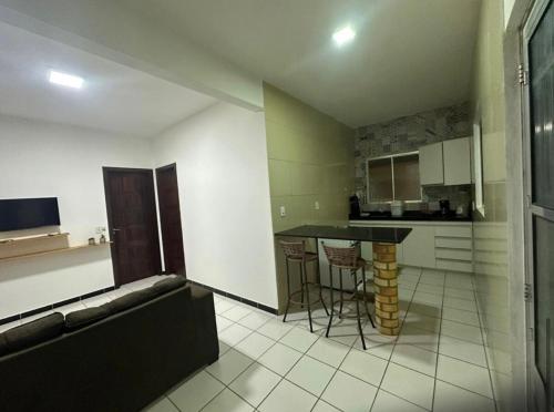 a kitchen with a table and chairs in a room at Apartamento Amarelinho - Canoa Quebrada in Aracati