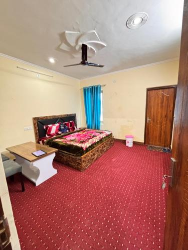 Galeriebild der Unterkunft Raj Hotel and Restaurant in Bhadarwāh