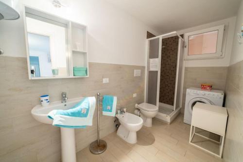 a bathroom with a sink and a toilet at Golfo di Lacona in Lacona