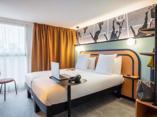 Ένα ή περισσότερα κρεβάτια σε δωμάτιο στο ibis Styles Colombes Paris Ouest (Ouverture Octobre 2025)