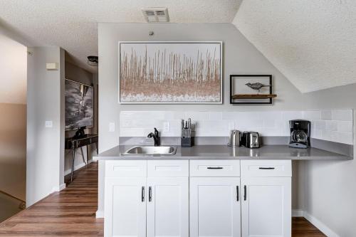 Køkken eller tekøkken på The Perfect Getaway for Exploring Canmore and Banff)